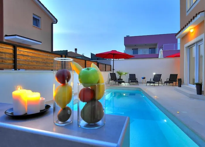 Villa With Private Pool In Village Jadreski