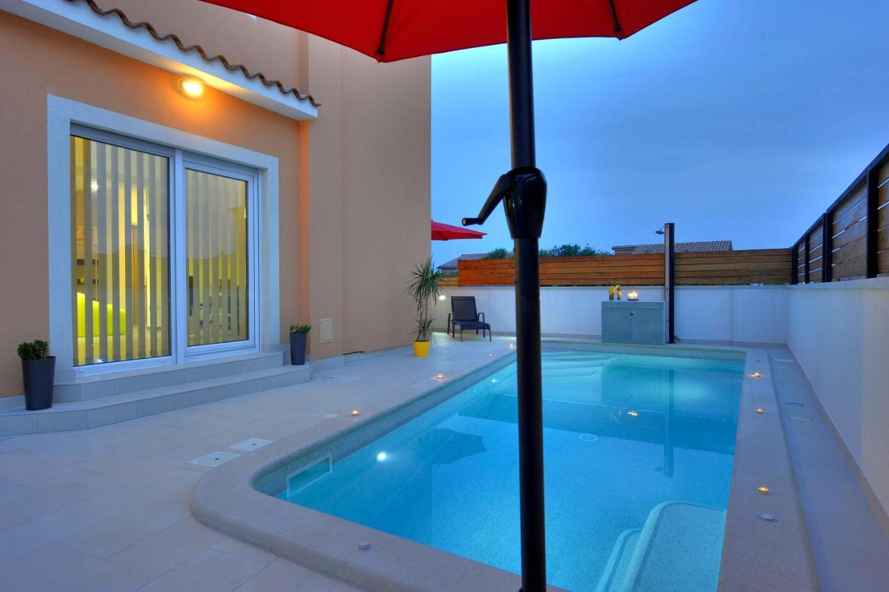With Private Pool In Village Jadreski * Pula