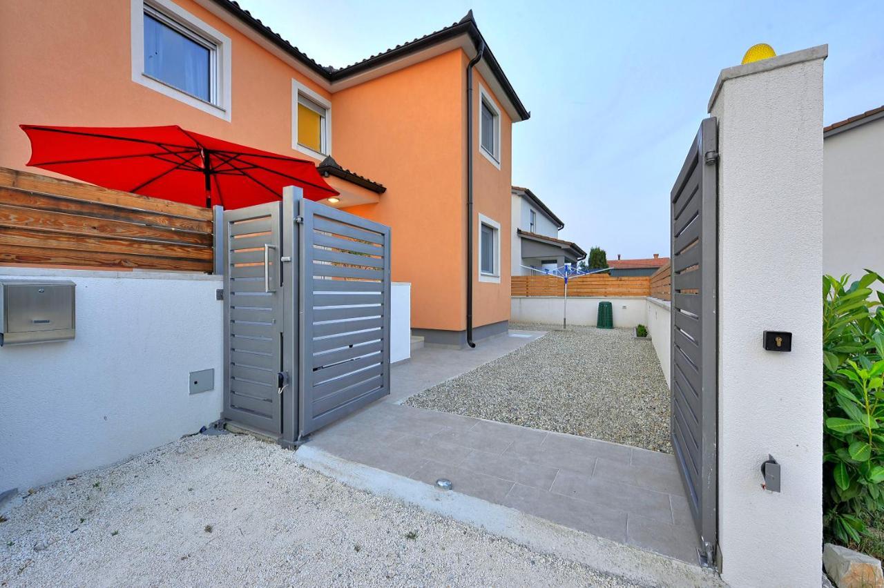 Villa With Private Pool In Village Jadreski *