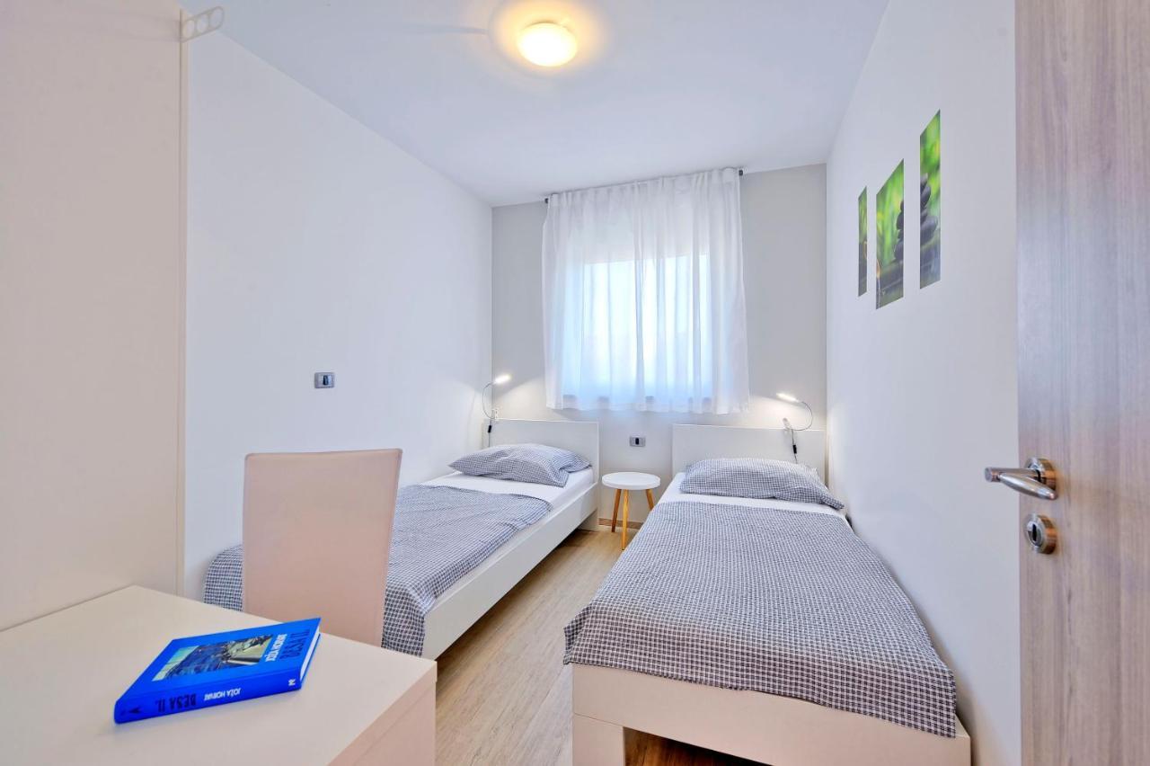 Villa With Private Pool In Village Jadreski Pula