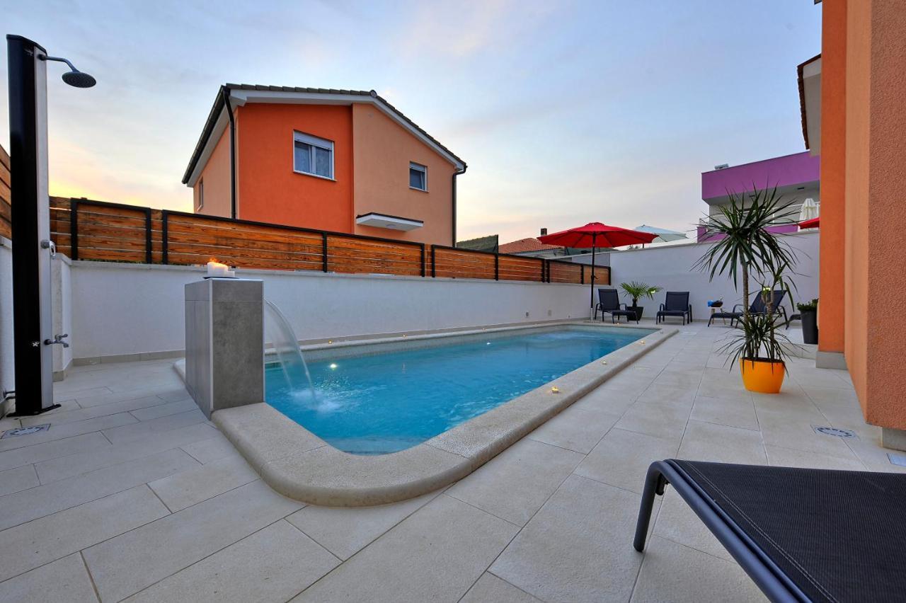 Villa With Private Pool In Village Jadreski
